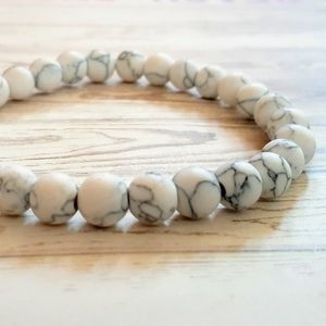 🖤3/$30🖤 White Howlite Stone Bracelet